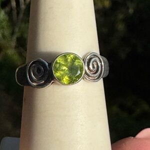 925 SAJEN Peridot Ring